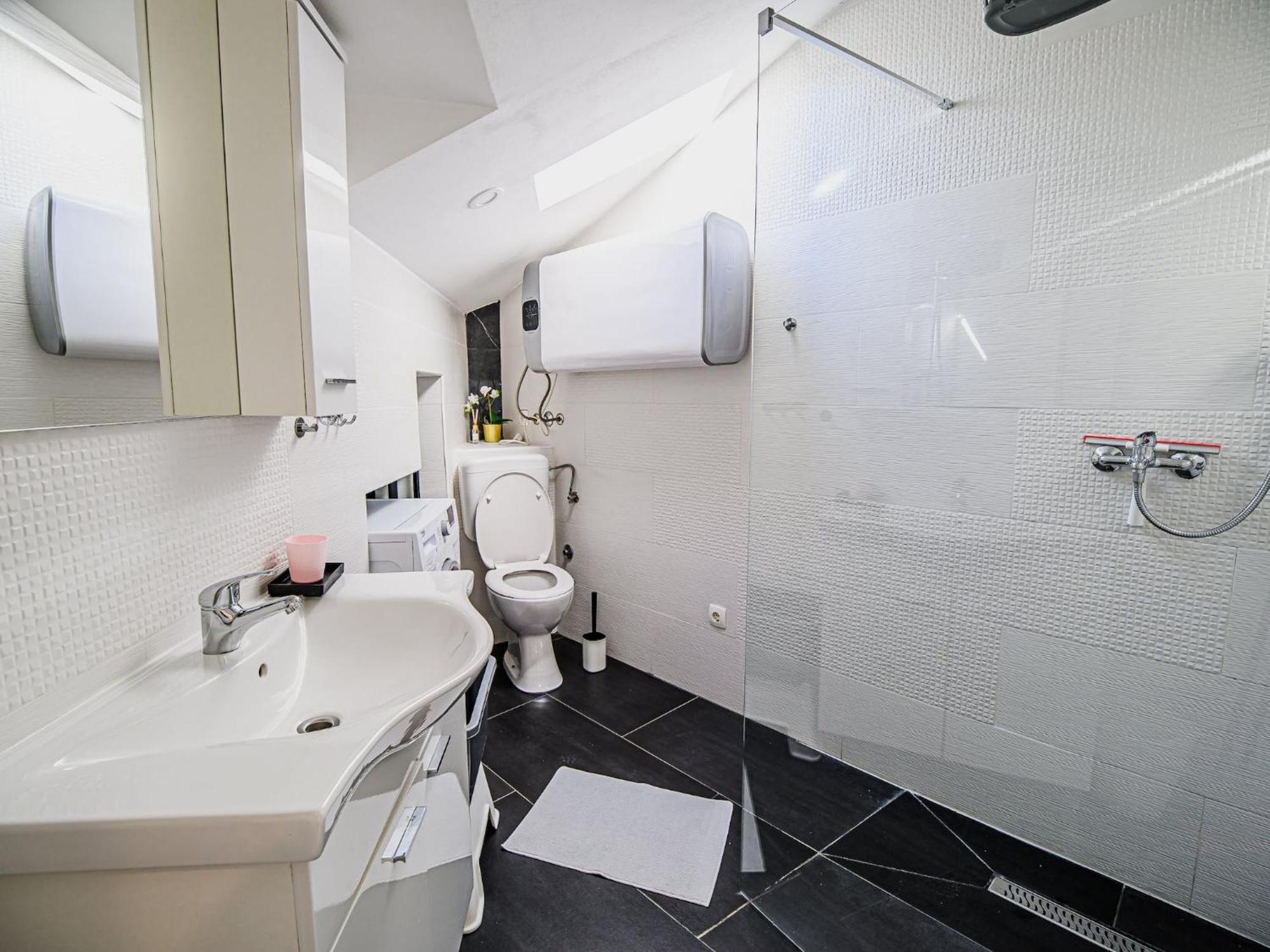 Sleek And Stylish With Sea View - Two Bedroom With Terrace Apartment Umag