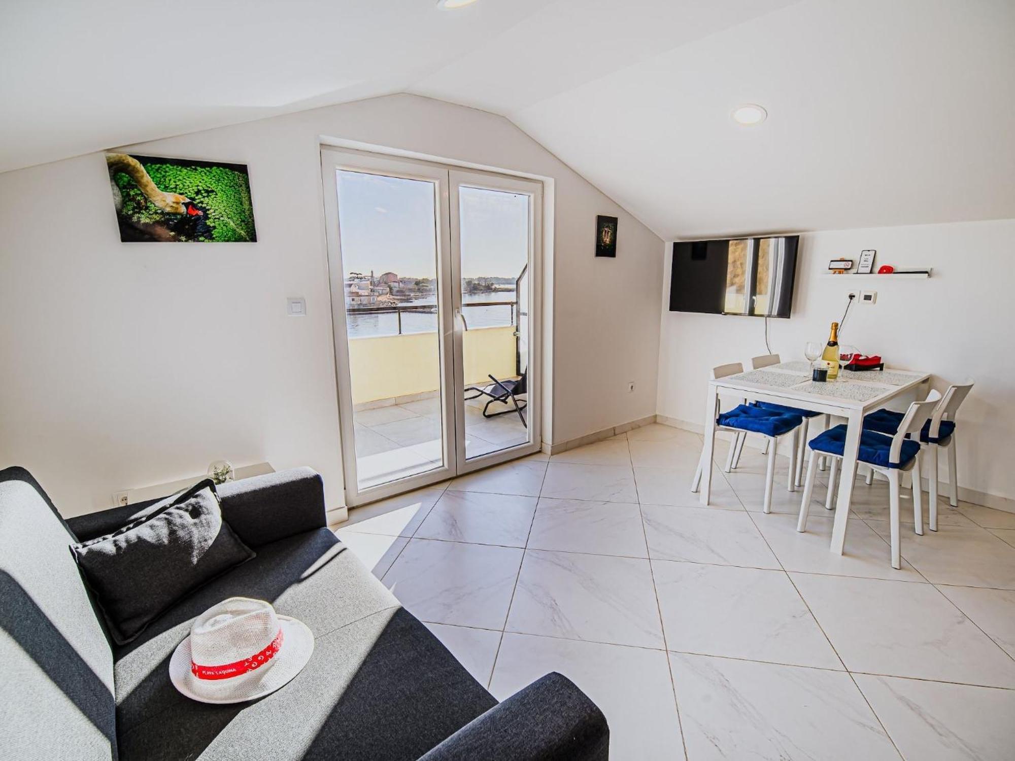 Apartment Sleek And Stylish With Sea View - Two Bedroom With Terrace
