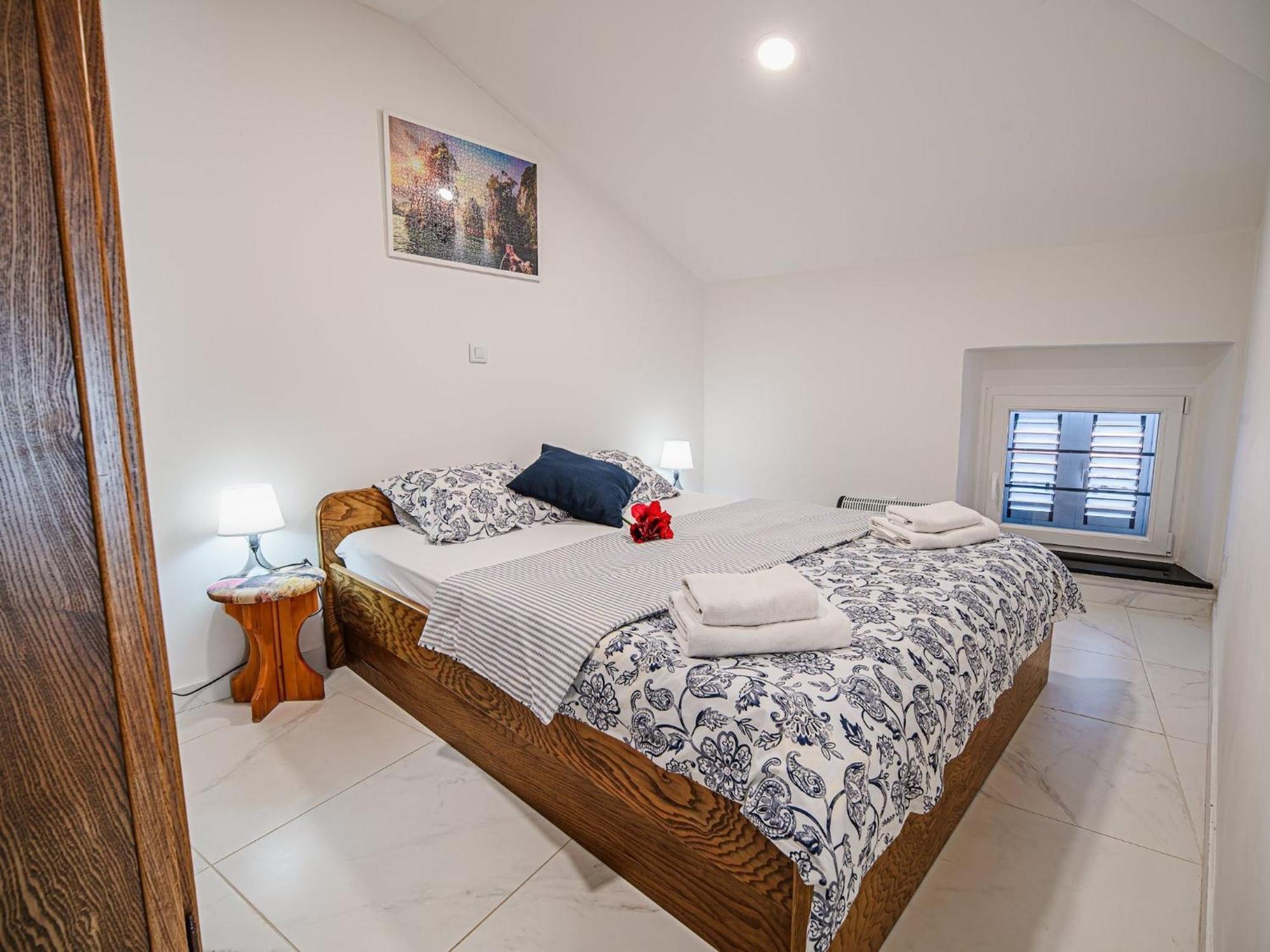 Apartment Sleek And Stylish With Sea View - Two Bedroom With Terrace *