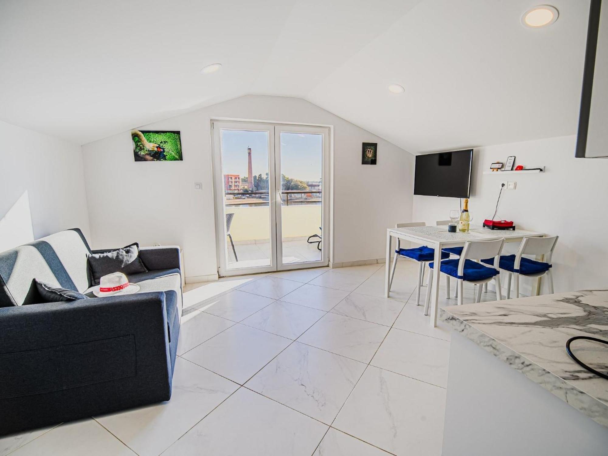 Sleek And Stylish With Sea View - Two Bedroom With Terrace Apartment Umag