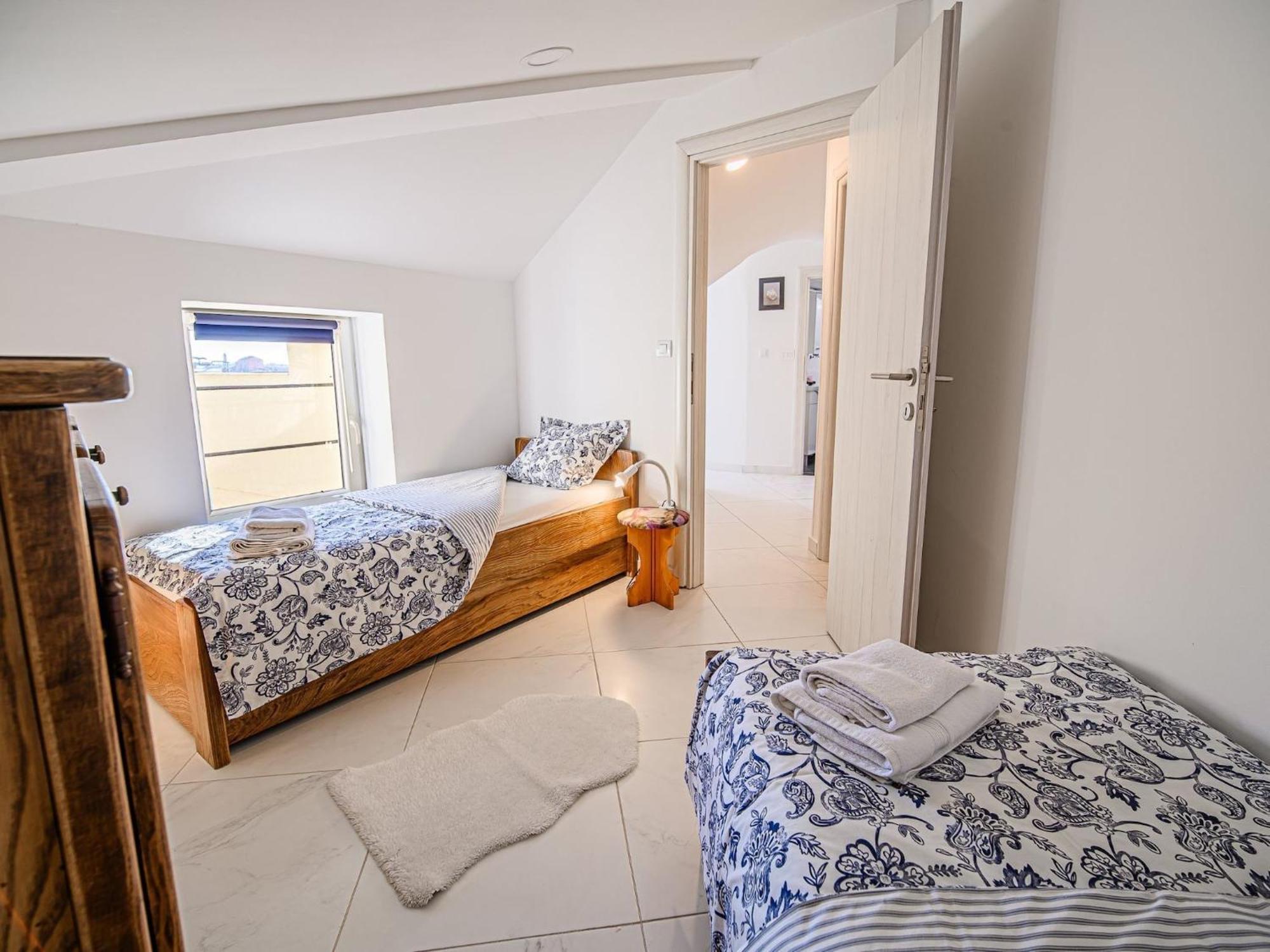 Apartment Sleek And Stylish With Sea View - Two Bedroom With Terrace