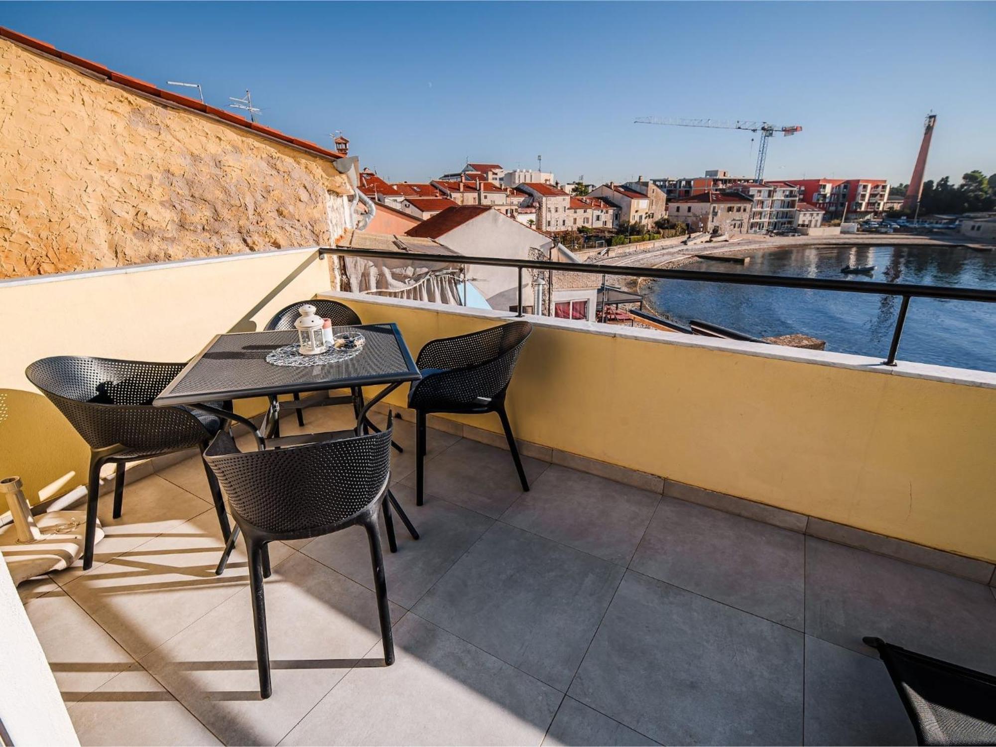 Apartment Sleek And Stylish With Sea View - Two Bedroom With Terrace *